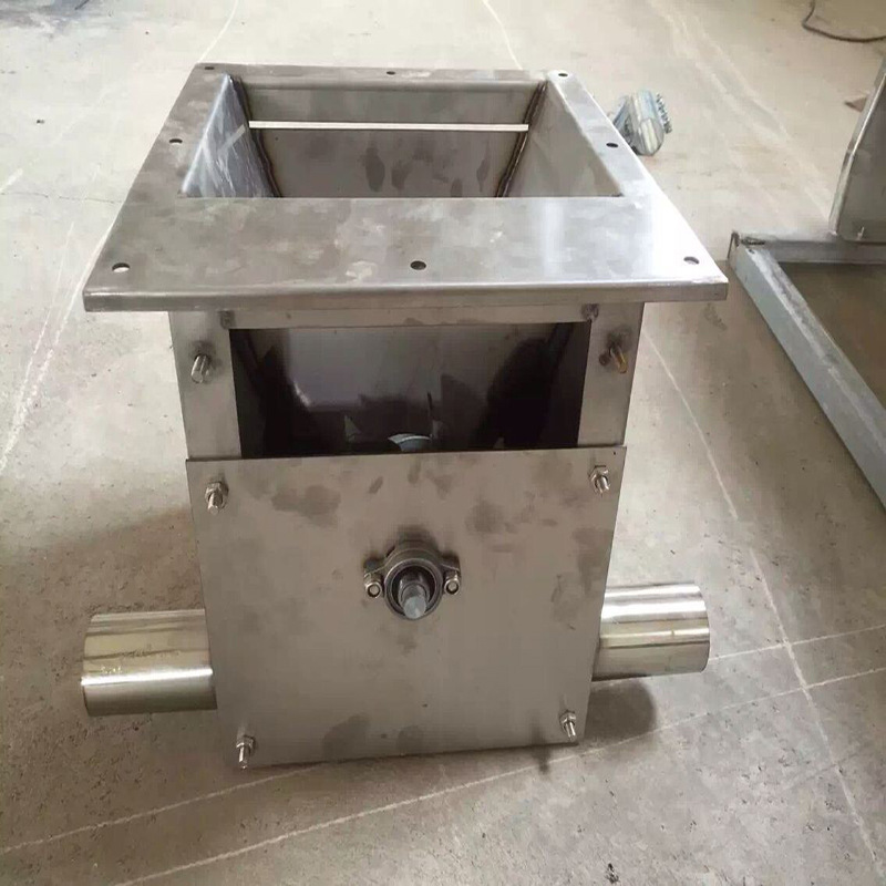 feed outlet hopper