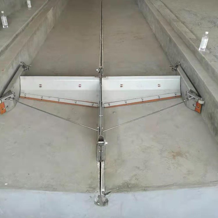 Manure scraper machine