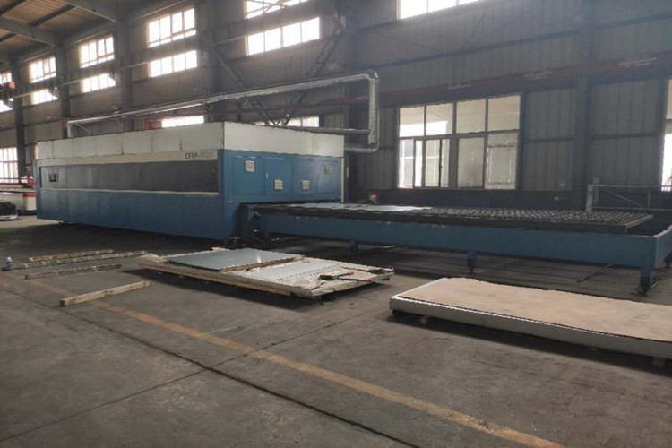 laser cutting machine