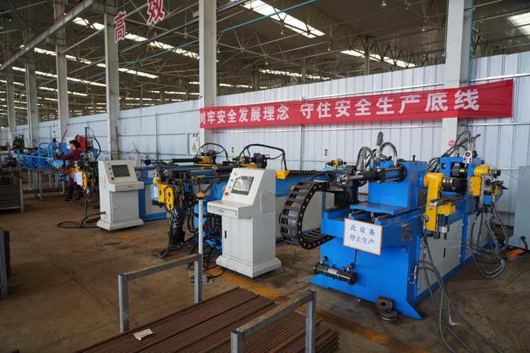 Automatic pipe bender