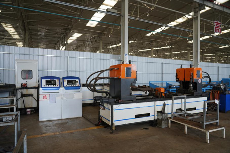 Automatic blanking arc punching machine
